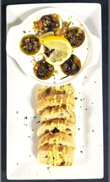 Escargot with garlic butter and bread